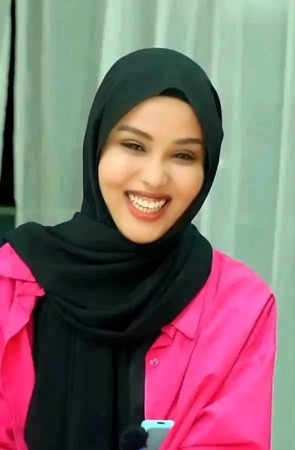 Waxaan dhageeystay oo aan fiirsaday si miir leh Muuqaal gabadhaan ay iska Soo duubtay oo ay leedahay waxaa dhibaato ii geeystay Ciidanka Amniga Ee NİSA anigoo kasii gudbaa jagboontiga KM4 dhanka Ariport-ka.