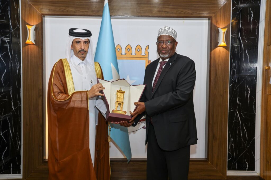Kusimaha Madaxweynaha Jamhuuriyadda ahna Guddoomiyaha Golaha Shacabka BJFS oo Qaabilay Safiirka Dowladda Qatar u Fadhiya Soomaaliya Muqdisho, Soomaaliya