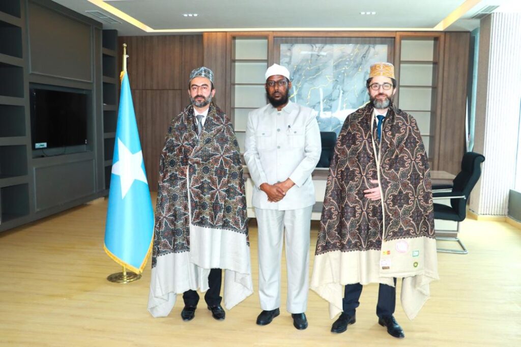 Wasiirka Wasaaradda Awqaafta iyo Arrimaha Islaamka ee XFS, Mudane Sheekh Mukhtaar Roobow Cali, ayaa xafiiskiisa ku soo dhaweeyey