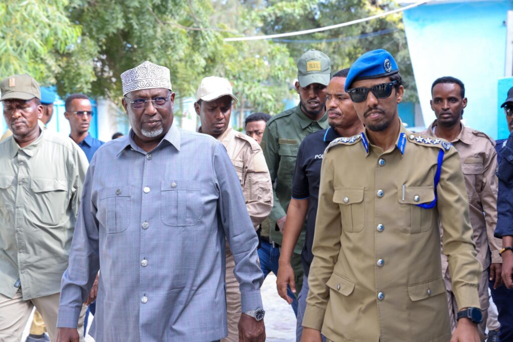 Kusimaha Madaxweynaha Jamhuuriyadda ahna Guddoomiyaha Golaha Shacabka ee Baarlamaanka Jamhuuriyadda Federaalka Soomaaliya Mudane Sheekh Aadan Maxamed Nuur (Madoobe)